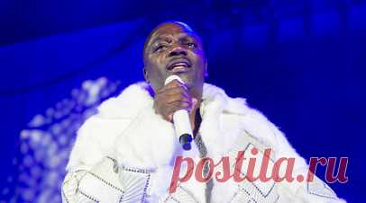Mash: американский рэпер Akon стал свидетелем атаки БПЛА в Сочи. Американский рэпер Алиан Дамала Тиам, известный как Akon, стал свидетелем БПЛА-атаки в Сочи. Читать далее