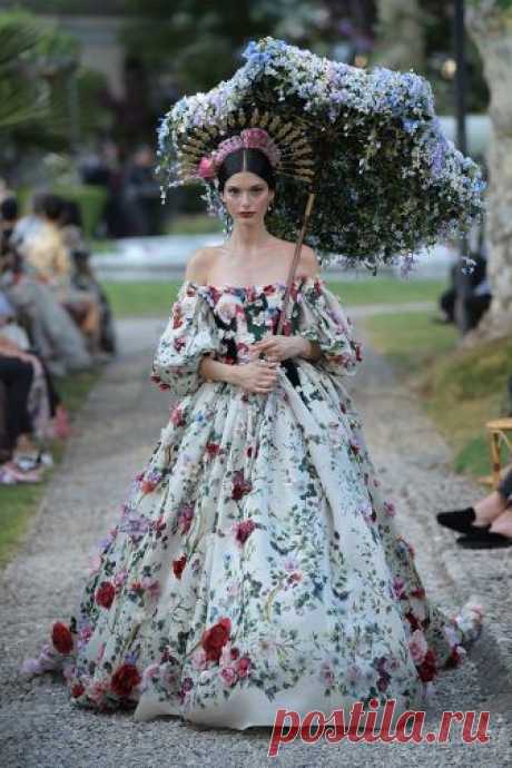 Показ Dolce & Gabbana на озере Комо
Часть II

#fashion
#подиум