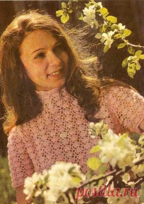 АЖУРНАЯ БЛУЗКА С ВЫСОКОЙ СТОЙКОЙ (модель И.П. Мартыненко, 1972г.)