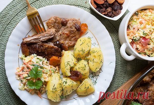 Запеченная свиная шея с изюмом и курагой – очень вкусно! | Мама Люба | Дзен