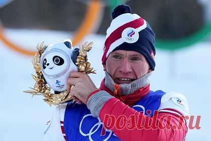 Большунов получит миллионы рублей за выступления на Олимпийских играх в Пекине. Российский лыжник Александр Большунов получит 16,2 миллиона рублей от правительства России за успехи на Олимпиаде в Пекине. В ходе Олимпиады в Пекине Большунов завоевал золотые медали в скиатлоне, эстафете и масс-старте. Ранее в правительстве оглашали суммы, положенные спортсменам за медали разного достоинства.