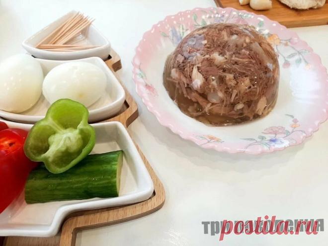 Как приготовить настоящий холодец? Чтобы он хорошо застыл и не получился слишком жирным | Подробный разбор рецепта | ТРИ ПОКОЛЕНИЯ | Пульс Mail.ru