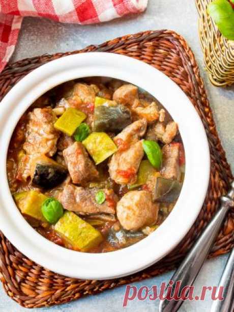 Рецепт мяса, тушеного с баклажанами и кабачками на Вкусном Блоге