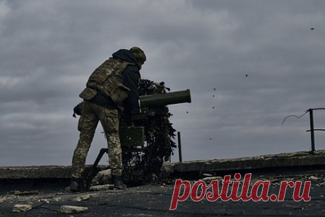 Латвия поддержала «план Маршалла» для Украины со стороны ЕС. В Латвии предложили Евросоюзу сконцентрироваться на создании «плана Маршалла» для Украины. Об этом заявил министр обороны страны Артис Пабрикс. По его словам, ЕС должен поддержать Киев тренировочной миссией для военнослужащих, а после окончания боевых действий помочь отстроить и разминировать страну.
