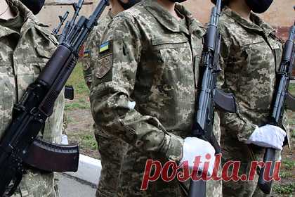 В ЛНР рассказали о воюющих на стороне Киева женщинах-наводчицах. Военнослужащий Луганской народной республики (ЛНР) под позывным Тема рассказал о воюющих на стороне Киева молодых женщинах-наводчицах. Его цитирует РИА Новости. По его словам, продвигаясь по Попасной в местах, где базировалась украинская армия, бойцы ЛНР находили документы женщин-военнослужащих.