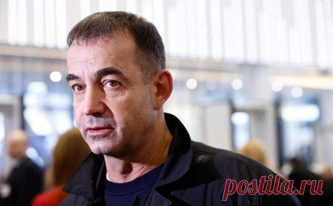 На Дмитрия Певцова подали в суд. В Тверской суд Москвы поступил иск о защите чести и достоинства к актеру театра и кино, депутату Госдумы Дмитрию Певцову.