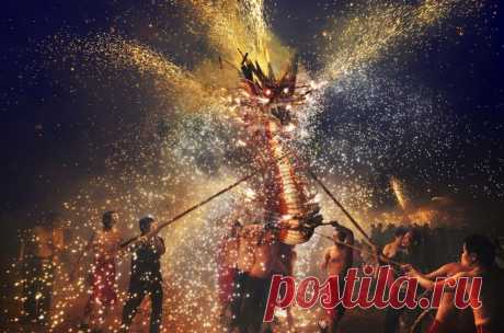 *Фестиваль Огненного дракона в Макао.*