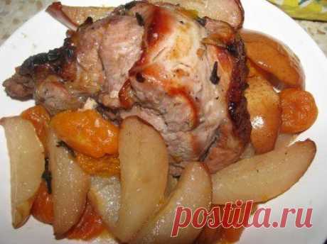Праздничное мясо в вине с грушами и курагой!
