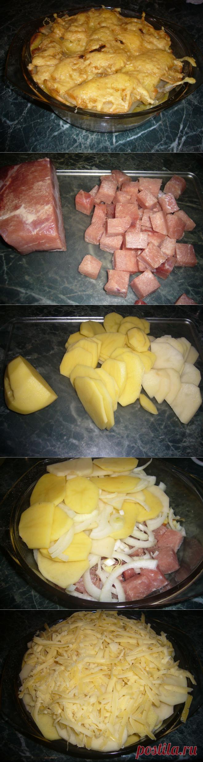 Картошка по французски.
300 гр. свинины,
2 луковицы, 
5 картофелин,
100 гр. сыра,
соль, перец — по вкусу.