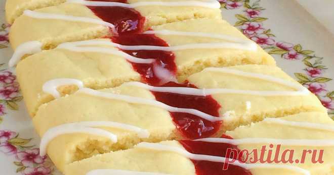 Песочные полосочки с джемом     250 г сливочного масла, мягкого  150 г сахара  1 ч.л. ванили  щепотка соли  2 яйца  400 г муки  1/2 ч.л. разрыхлителя  любой джем   Для ...