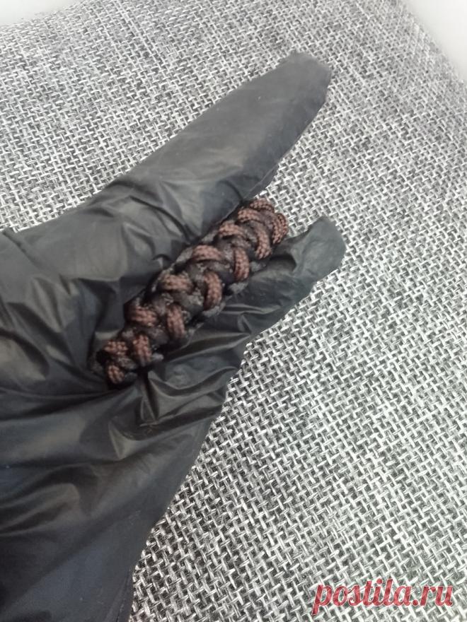 Паракордовый браслет на фастексе -  мои работы

Ручная работа, авторский дизайн.
Коричневый цвет способствует укреплению уверенности в себе, вызывает доверие и уважение.
Стильное украшение для повседневной жизни, спорта и туризма. Благодаря своей универсальности, он идеально подходит для использования на пляже, в повседневной жизни и во время спортивных активностей.