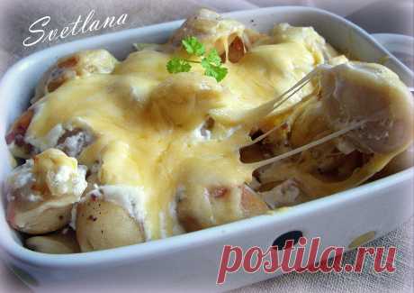 Пельмени запечённые со сметаной и сыром.