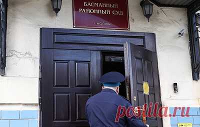 Миллиардеру Ибрагиму Сулейманову предъявили обвинение в убийстве. Фигуранта доставили в Басманный районный суд Москвы