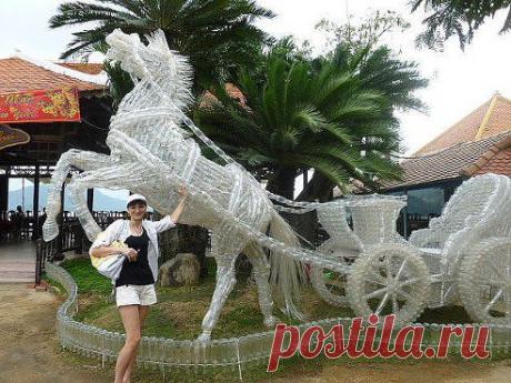 А вот это сделано из пластиковых бутылок)))