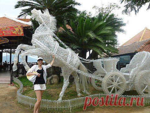 А вот это сделано из пластиковых бутылок)))