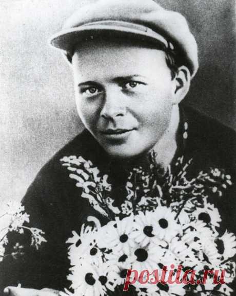 Сегодня День Памяти Аркадия Петровича Гайдара (1904 — 1941), советского детского писателя