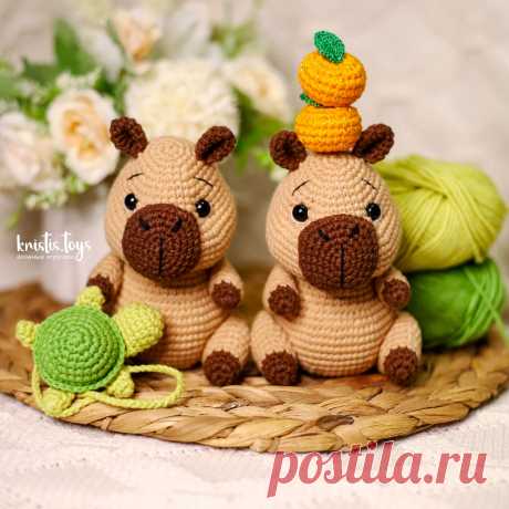 PDF Капибара крючком. FREE crochet pattern; Аmigurumi toy patterns. Амигуруми схемы и описания на русском. Вязаные игрушки и поделки своими руками #amimore - маленький капибара с мандаринкой, милая зверюшка из обычной пряжи.