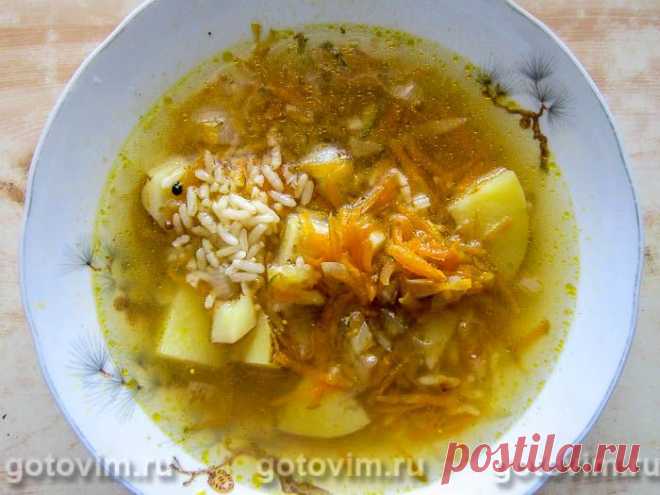 Постный рассольник с рисом. Рецепт с фото Вкусный ароматный рассольник - традиционное блюдо русской кухни, в рецептах которой всегда трепетно относились не только к засолке овощей, но и к рассолу. Его активно использовали для приготовления рассольников и a href=https:www.gotovim.rusbskalyamyasnaya.shtmlкальиa. Этот рецепт постного рассольника с рисом рассчитан на 8 порций.
