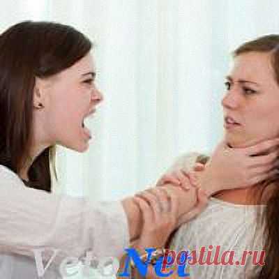 Злоба, которую проявляет человек по отношению к окружающим, может быть признаком наличия шести болезней. Хотите знать, каких? 
Гипертериоз или чрезмерная активность щитовидной железы. Болезни чаще подвергается прекрасный пол.
Сахарный диабет. Болезнь влияет на работу мозга и вызывает дисбаланс химических веществ.
Депрессия, как правило, сопровождается тревогой, раздражением, беспокойством или гневом.
Болезнь Альцгеймера влияет на работу мозга.