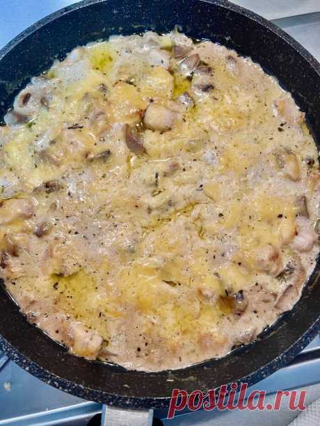 А-ля жюльен на сковороде из курицы с грибами. | Готовим вкусно вместе 😍 | Дзен