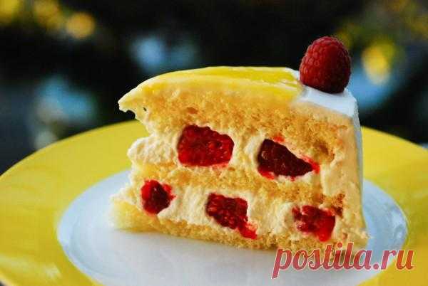 Летний торт с лимоном и малиной.