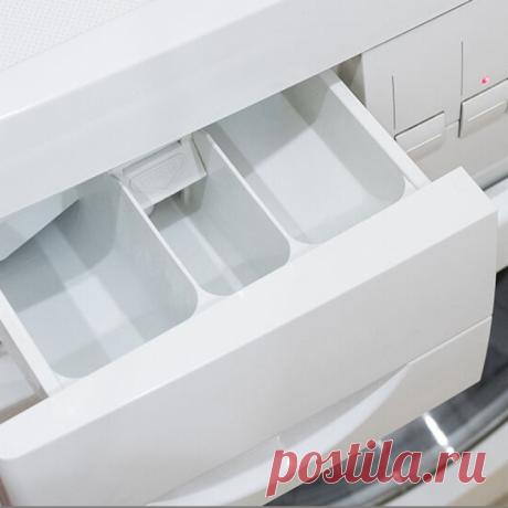 Как в стиральной машине вытащить отсек для порошка Отсек для порошка тоже нужно периодически вытаскивать и промывать с чистящим средством (например, средством для мытья посуды или стиральным порошком). Кажется, что он и так промывается по ходу работы стиральной машины, но это не совсем так.