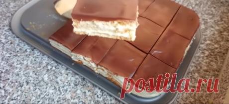 Торт без выпечки: настолько нежный, что просто тает во рту; настолько вкусный, что невозможно оторваться Сегодня мы будем готовить очень вкусный, простой и нежный торт без выпечки. Сразу оговорюсь, что в качестве начинки вы можете использовать то, что вы пожелаете. Попробуем приготовить? Поехали! Приготовление крема-пломбира Приготовление нашего торта начнём с нежного крема-пломбира. В глубокую миску...