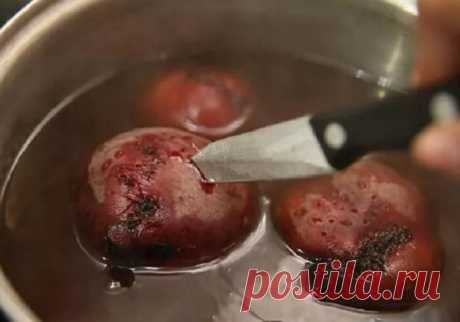 Как я варю сахарную свеклу, сохраняя вкус, витамины и аромат. Причем в два раза быстрее
Нет, я не использую микроволновку и не запекаю в духовке, а именно варю. В преддверье зимних праздников, хочу рассказать свои секреты отваривания свеклы. Казалось бы, что нет ничего проще, чем отварить корнеплод. Однако, даже у этого простейшего процесса имеются свои хитрости. Первая Ни в коем случае не нужно обрезать у свеклы хвостики и место для […]
Читай дальше на сайте. Жми подробнее ➡