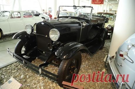 Первый массовый автомобиль СССР 
ГАЗ-А — автомобиль среднего класса с открытым 5-местным 4-дверным кузовом типа фаэтон.


Первый советский легковой автомобиль массовой конвейерной сборки.



 







Выпускался с 1932 по 1936 год на…