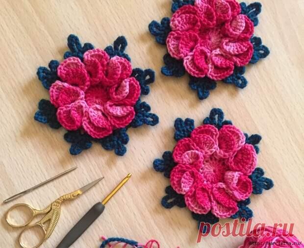 Цветочный мотив крючком «Камелия». Мастер-класс - Самоделкино - 8 октября - 43259780030 - Медиаплатформа МирТесен Цветочный мотив крючком «Камелия». Мастер-класс по вязанию крючком очень красивого мотива, который можно использовать для обвязки скатерти или декоративной салфетки. Для работы вам понадобится пряжа и крючок толщиной 3,5 мм. Вязание начинаем со скользящей петли амигуруми. Далее - 16 столбиков с - 8 октября - 43259780030 - Медиаплатформа МирТесен