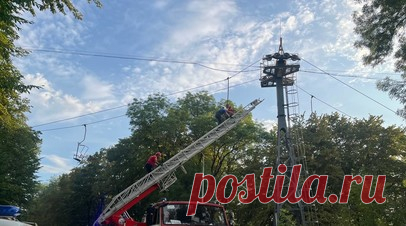 Один человек после падения с канатной дороги в Нальчике находится в реанимации. Один пострадавший в результате обрыва канатной дороги в Нальчике находится в реанимации в тяжёлом состоянии, сообщили в Министерстве здравоохранения Кабардино-Балкарской Республики. Читать далее