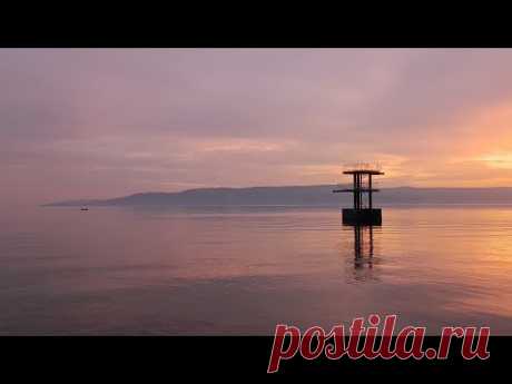 Закат просто сказка 🫶 Полно людей у моря