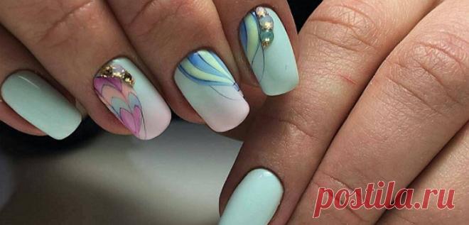 Красивый маникюр на 8 марта: 25 стильных идей Праздник весны и красоты – отличный повод позволить себе эксперименты и забыть на время о привычном однотонном покрытии и френче. В нашей
