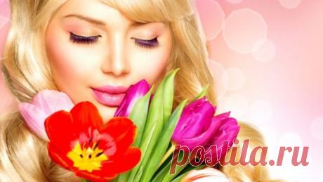 Ты – женщина и ты неповторима… 
А чтоб для грусти не было причин, 
Достаточно всего лишь быть любимой 
Единственным из тысячи мужчин… 
В тебе одной так много переливов, 
Красивых граней, солнца и луны… 
Ты можешь быть покорной и строптивой, 
Ты можешь проникать в чужие сны… 
Ты – женщина, и крылья расправляя, 
Над миром гордой птицею паришь… 
Потом любовь волшебную встречая, 
Ты от неё дитя на свет родишь… 
И станешь в сотни раз нежней рассвета, 
Раскроешься, как по весне бутон… 
Прекрасней м