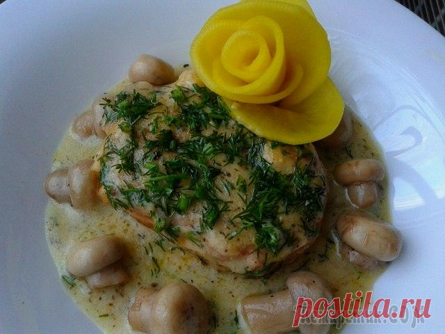 Рыбные котлеты под сметанно-сырным соусом