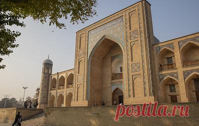 Господин ташкентец. Прошлое и настоящее столицы Узбекистана с Борисом Голендером. Борис Анатольевич Голендер — краевед, журналист, писатель, автор книг, туристических путеводителей и многочисленных статей об истории Узбекистана и особенно Ташкента. Сегодня в своих трудах, интервью и экскурсиях он продолжает рассказывать об этом городе через истории о его жителях. Корреспондент ТАСС последовал его примеру