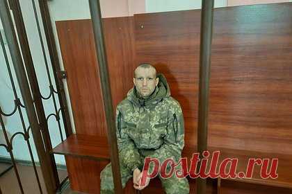Солдата ВСУ приговорили к 26 годам колонии за расстрел жителей Мариуполя. Верховный суд ДНР приговорил 22-летнего солдата ВСУ Сабира Романовича к 26 годам лишения свободы в колонии строгого режима за расстрел троих мужчин в Мариуполе в марте 2022 года. Находясь на боевой позиции, он обнаружил троих прохожих в гражданской одежде и расстрелял их из автомата.