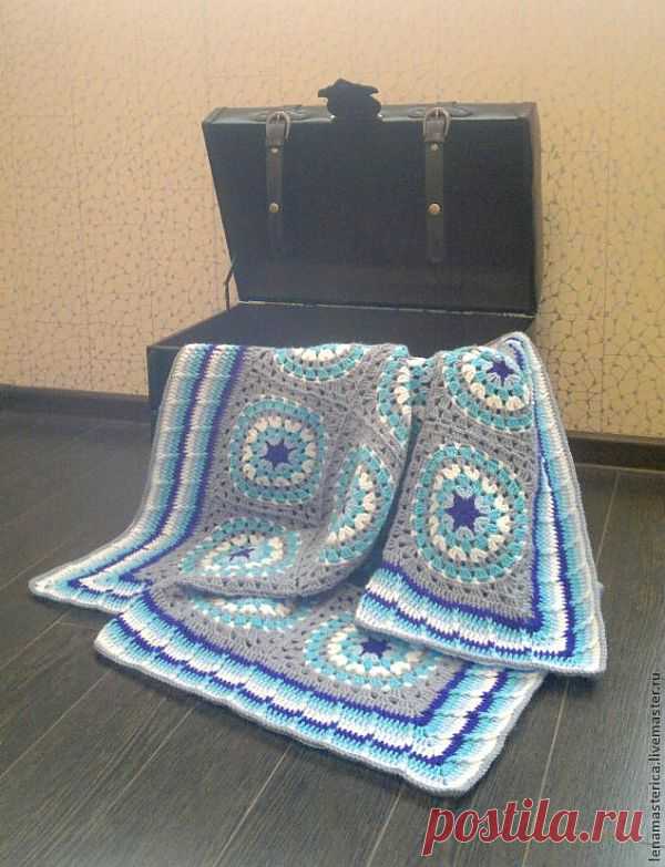 Квадратный мотив крючком
