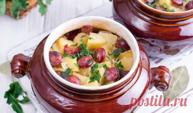 Картошка с охотничьими колбасками в горшочке