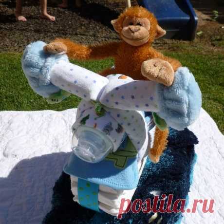 Мотоцикл из подгузников - подарок новорожденному