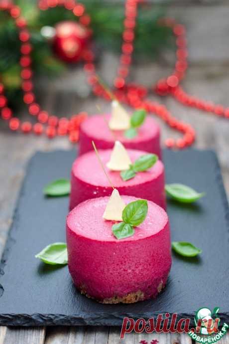 СЕЛЬДЬ ПОД ШУБОЙ "НОВОГОДНИЕ СВЕЧИ" 
Еще один вариант знаменитого салата, на этот раз в необычном оформлении.
 
Ингредиенты для "Сельдь под шубой "Новогодние свечи"":
Хлеб (ржаной, бородинский) — 6 шт
Свекла — 150 г
Сельдь (филе) — 1…