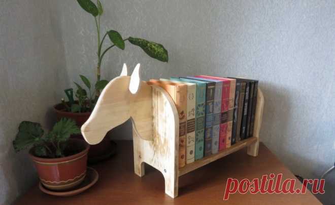 Как смастерить необычную подставку для книг из того, что найдется под рукой - Журнал 