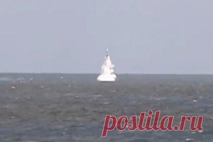 В Британии ракета дала осечку и упала рядом с министром обороны. В Великобритании межконтинентальная баллистическая ракета (МБР) в ходе запуска дала осечку и упала рядом с главой министерства обороны (МО) Грантом Шэппсом, который находился на борту подводной лодки HMS Vanguard, чтобы стать свидетелем испытаний. Это второй с 2016 года случай неудачного запуска МБР в Британии.