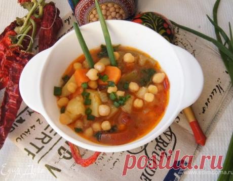 Овощной суп чили с нутом. Ингредиенты: нут, лук репчатый, морковь