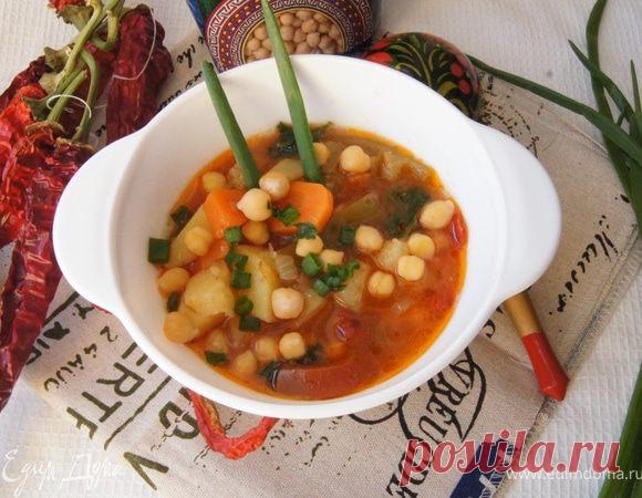 Овощной суп чили с нутом. Ингредиенты: нут, лук репчатый, морковь
