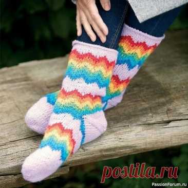 Вязание спицами. Носки с зигзагообразным узором.