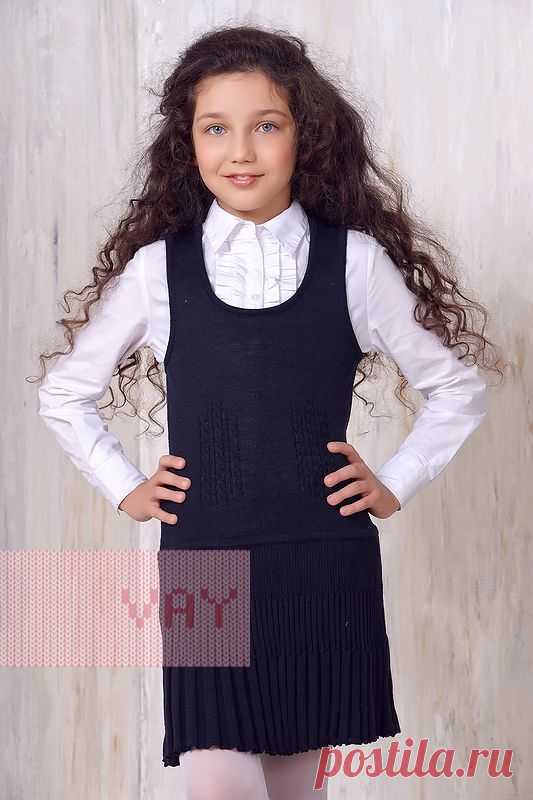 Школьная форма от марки VAY. Трикотажный сарафан для школы от VAY (артикул 759), цветовое решение синий. Ещё больше школьной формы марки ВЭЙ на наших сайтах. Официальное представительство бренда VAY: купить в розницу в магазине Согревай.ру https://www.sogrevay.ru, оптовые закупки на Ньювэй.ру https://www.newvay.ru