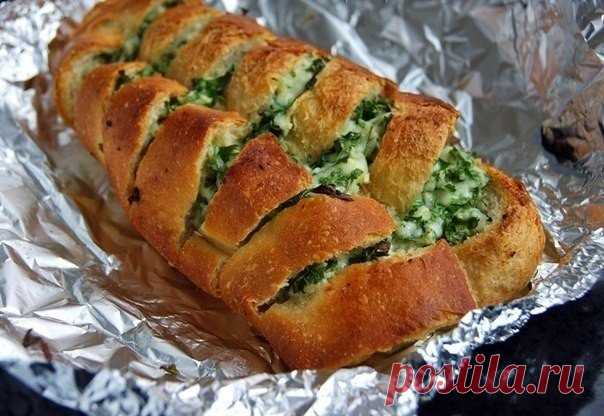 Батон с сыром и чесноком