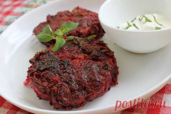 Драники из сырой свеклы: они получились такие яркие и вкусные, что не поделиться рецептом я не могла | Вкусная копилка: рецепты для начинающих | Дзен