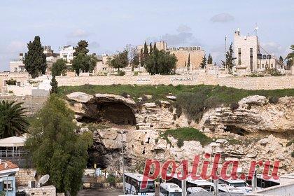 В Израиле раскопали гробницу «повитухи Иисуса». Специалисты Израильского управления древностей завершили раскопки гробницы Саломеи — 2000-летней пещеры в лесу Лахиш в 50 километрах от Иерусалима. Рисунки на стенах свидетельствуют о том, что часовня была посвящена повитухе, которая, предположительно, присутствовала при рождении Иисуса.